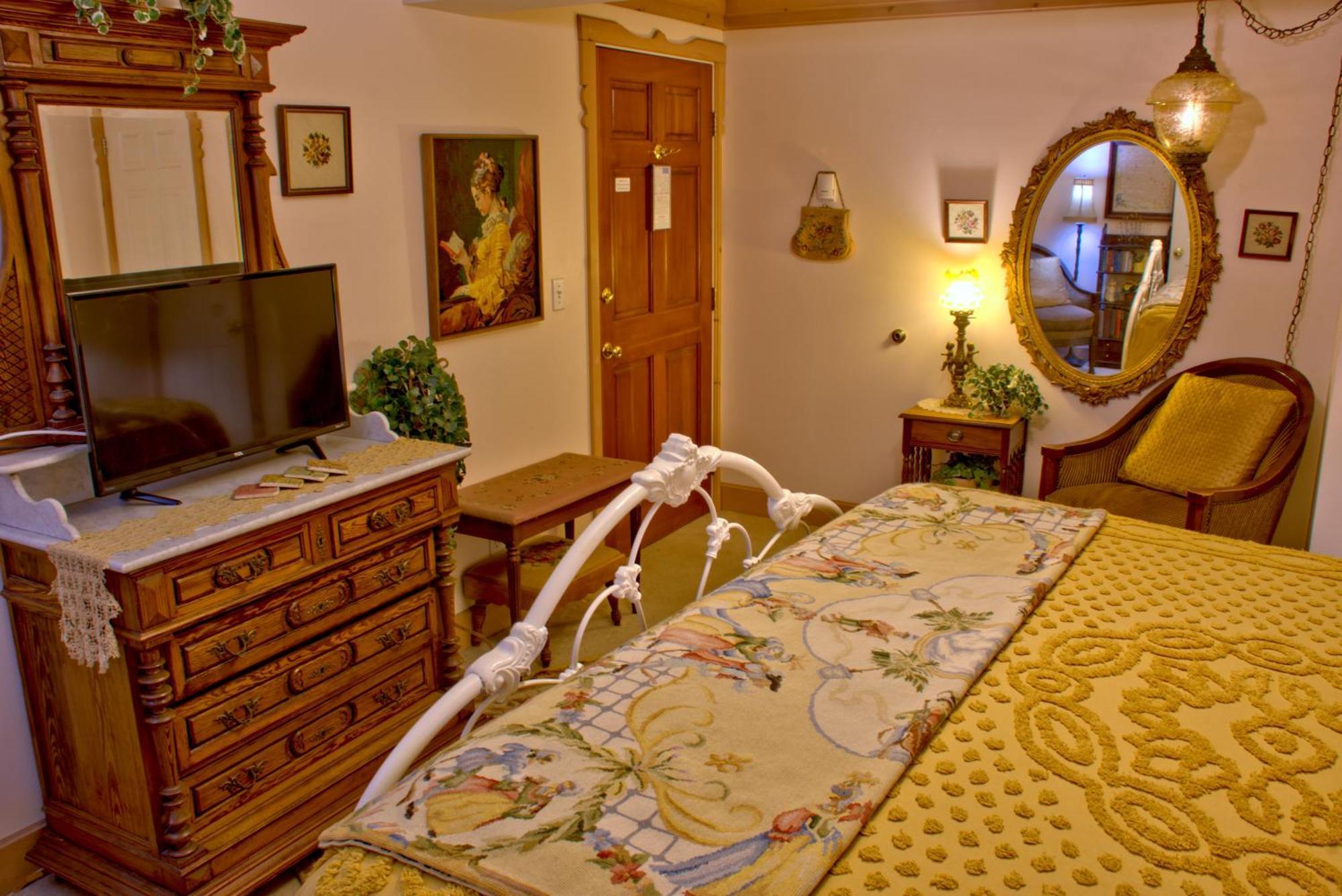 Big Yellow Inn Cedar City Room photo