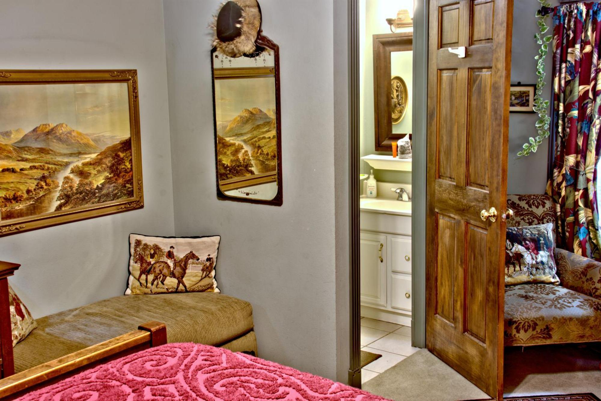Big Yellow Inn Cedar City Room photo
